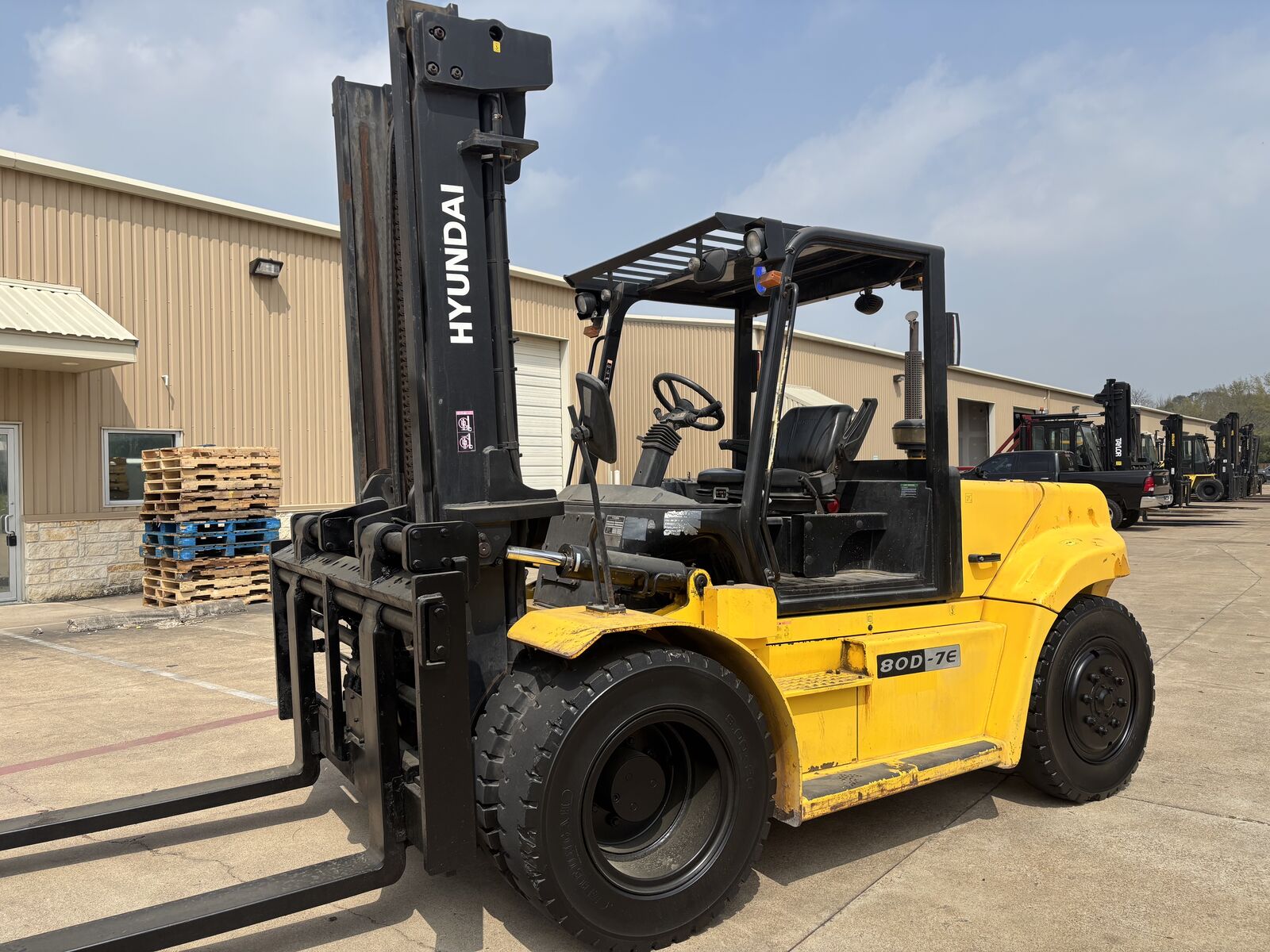 Why Forklift Availability in Houston Moves Fast — and What to Do About It